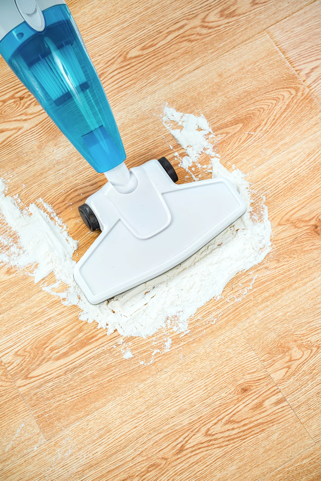 2022 Hot sale powerful 2 in 1 portable smart  vacuum cleaner with nine accessories 650W big power vacuum cleaner