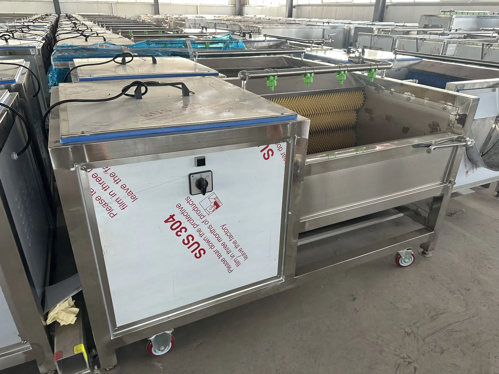 Brush Type Automatic Taro Sweet Potatoes Washing Machine Cassava Potato Washing And Peeling Machine