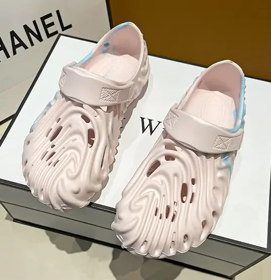 Weshine Popular Design Breather Cleats Professional Shoes Sport Outdoor Soccer Shoes Football Boots OEM Origin Size Tpu Place