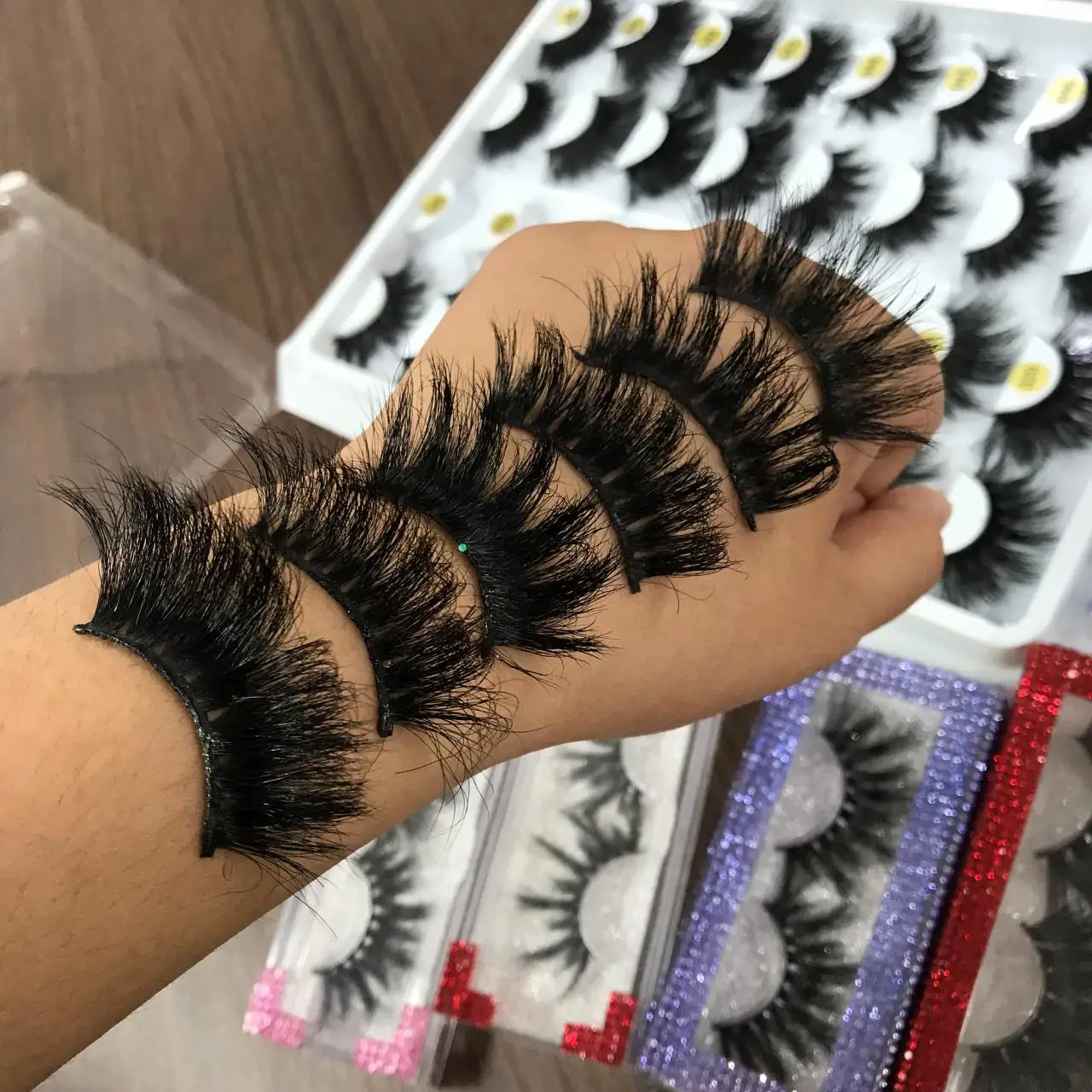 Hot selling 25mm 8D Mink Eyelashes real siberian dramatic fluffy mink lashes with custom box