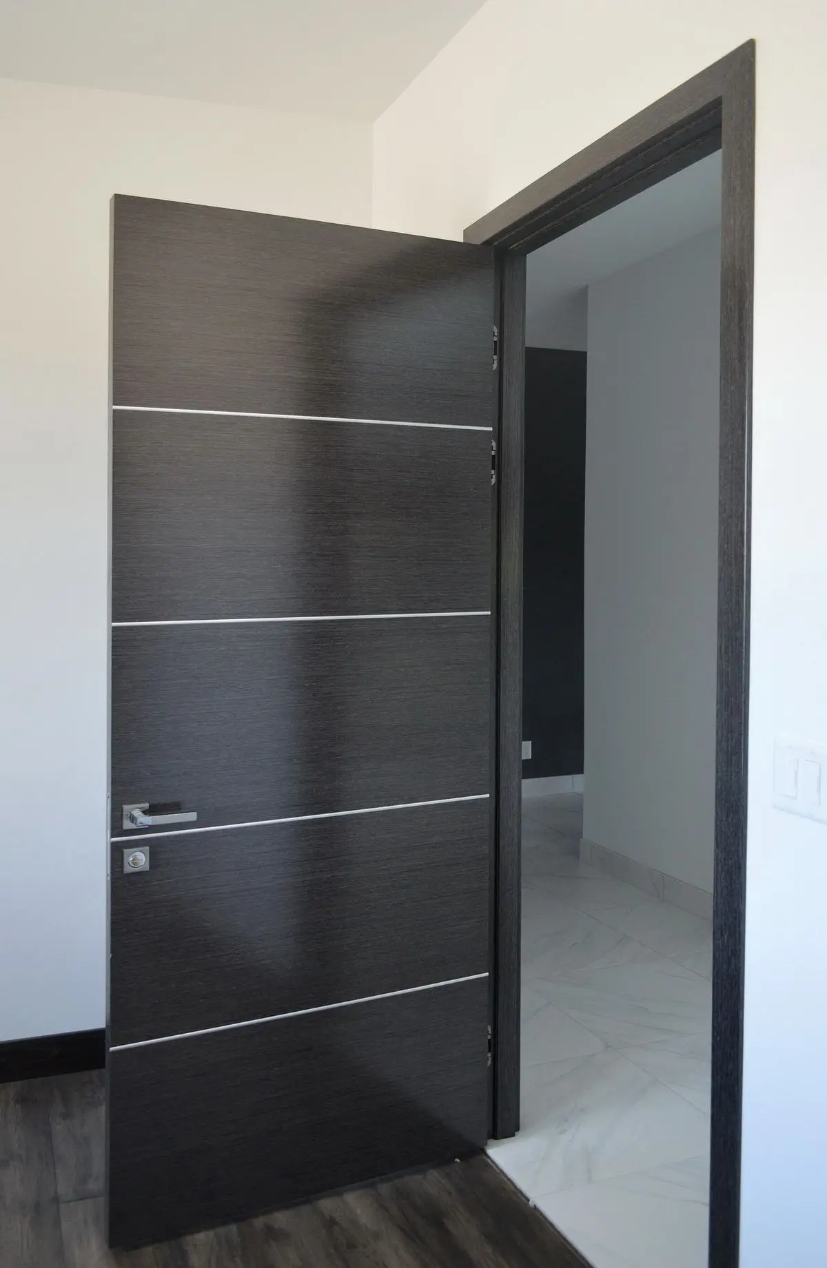 China Foshan Factory Interior Apartment Room Cheap Wpc Solid Wooden Doors Others Doors for Houses