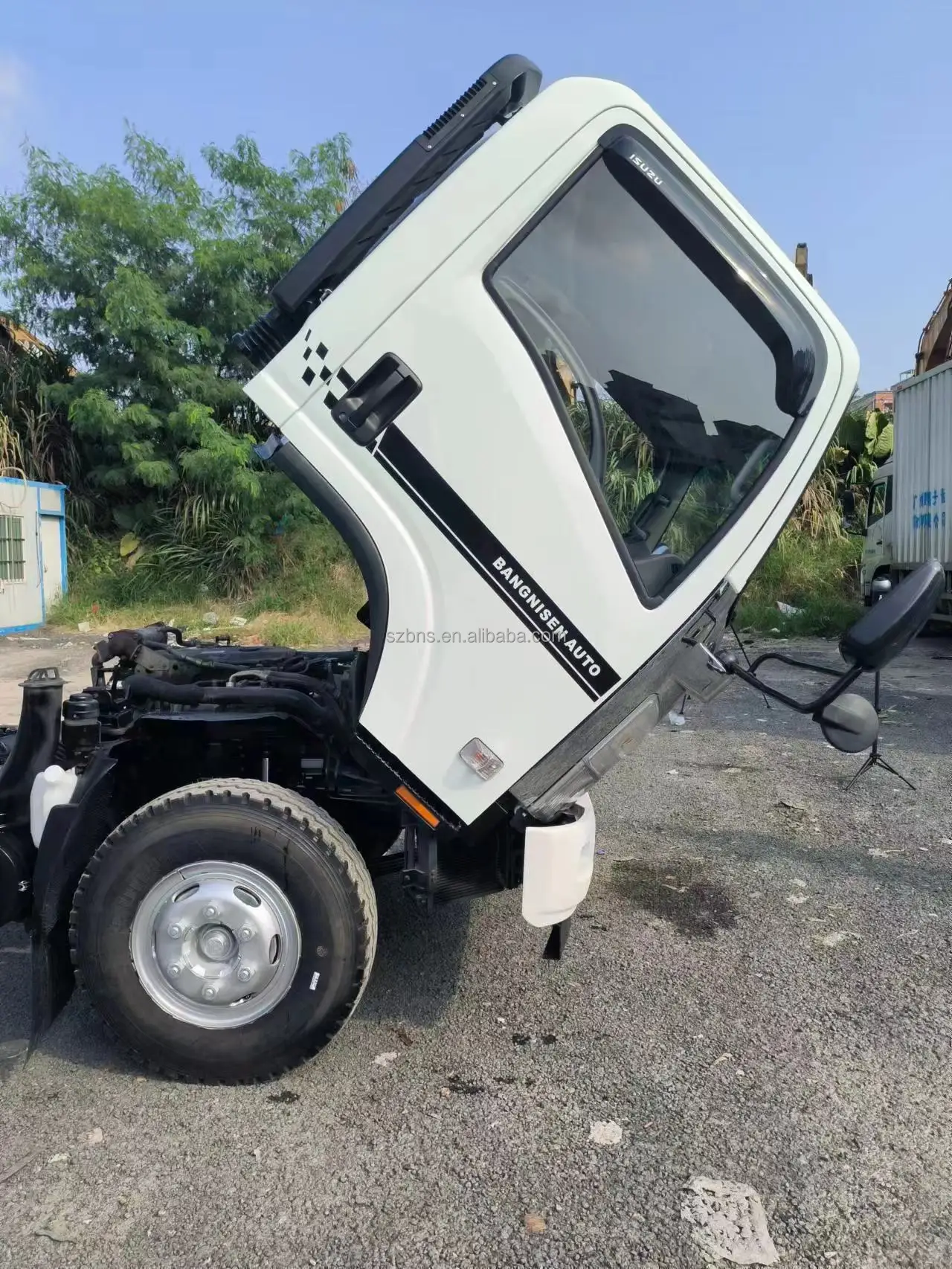 Б/у грузовик ISUZUu с одной кабиной и шасси дизельный 700P грузоподъемностью 10 тонн на