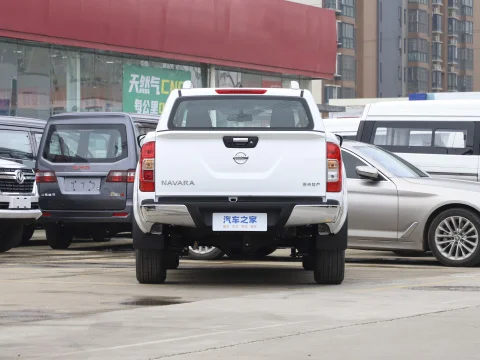 Wholesale in Stock NAVARA 2.5L Automatic Premium Edition 4WD Comfort Pickup Gasoline New Vehicle Cars for Exporting