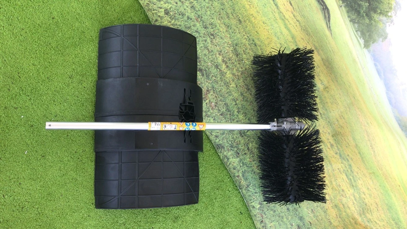 High efficiency artificial turf sweeper hand push sweeper lawn grooming tool