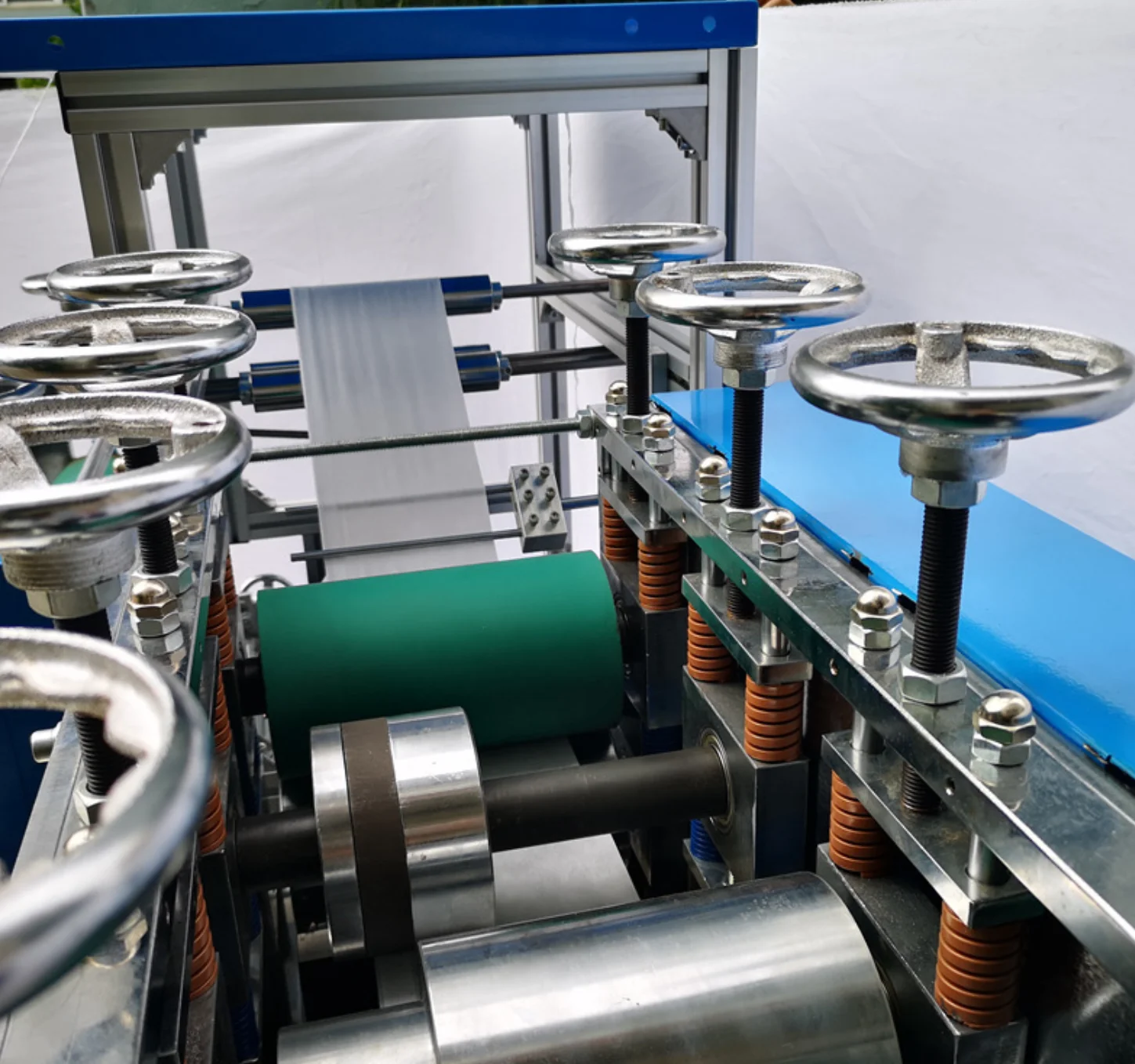 Hospital hotel Disposable shoes cover production line plastic shoes cover making machine