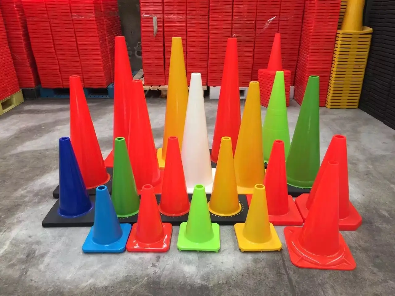 Made in China 20 years manufacturer road safety flexible PVC traffic cones for construction zone