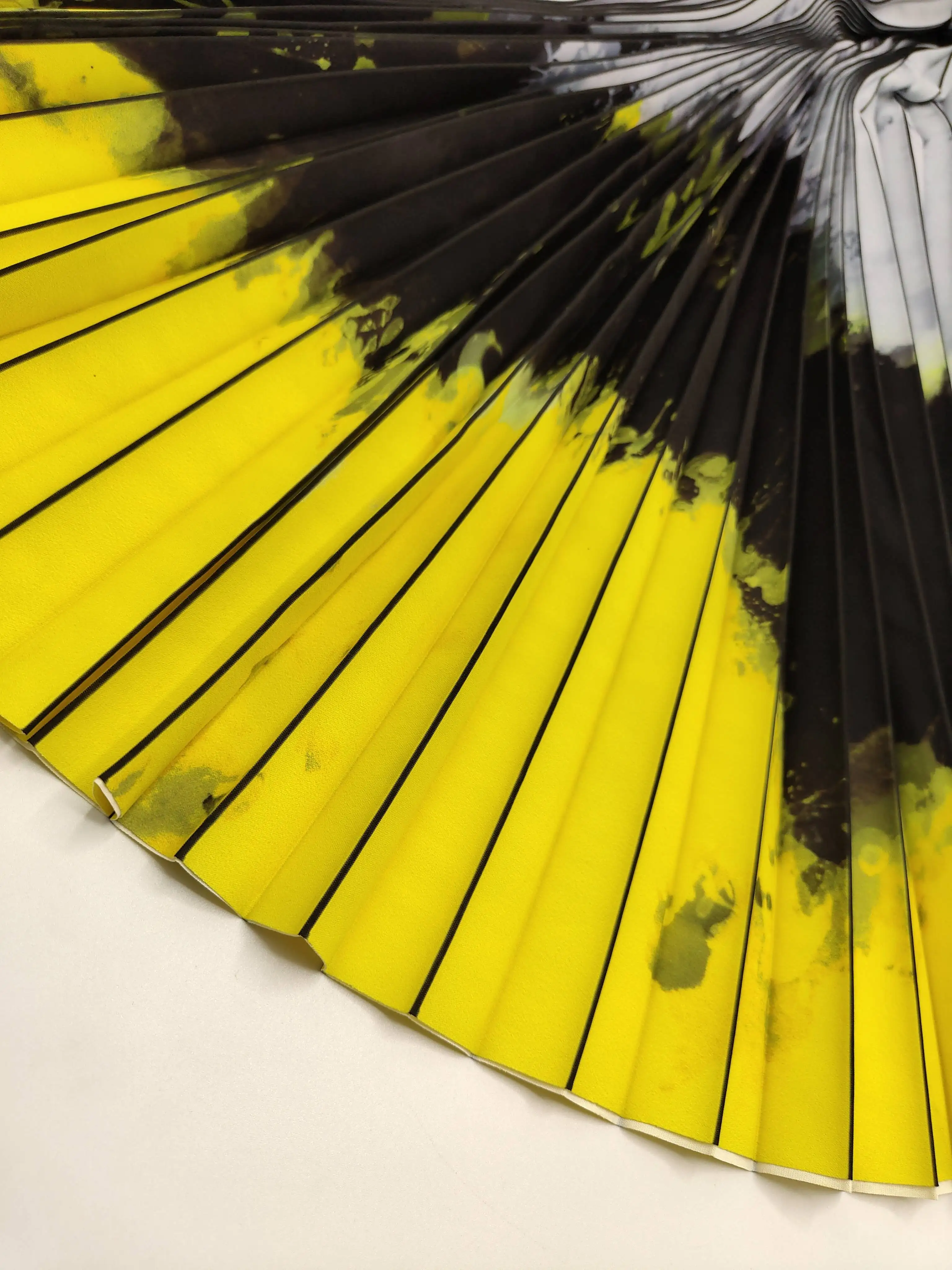 Soft Drooping 100 Polyester Printed Pure Plain Pleated Chiffon Crepe Fabric For Lady Skirt Pants