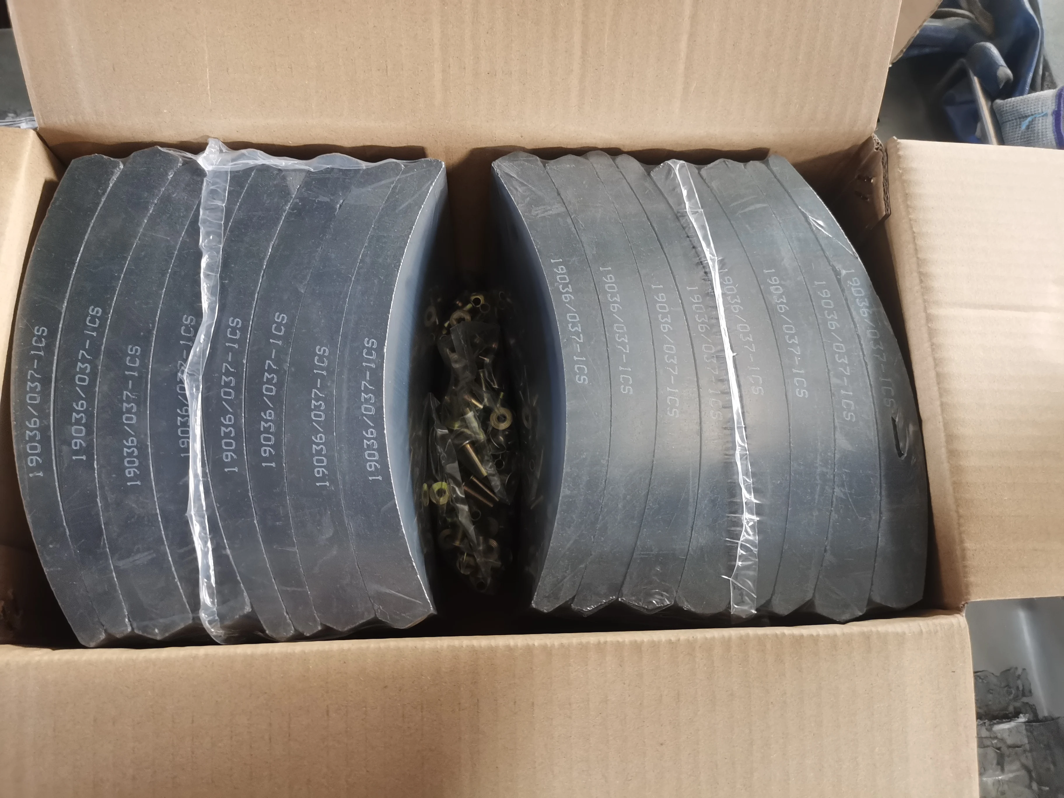 Supply Golden Supplier 19036 19037 Mitsubishi Fuso Truck Brake Lining Hino Brake Lining 4515 Brake Lining For Truck