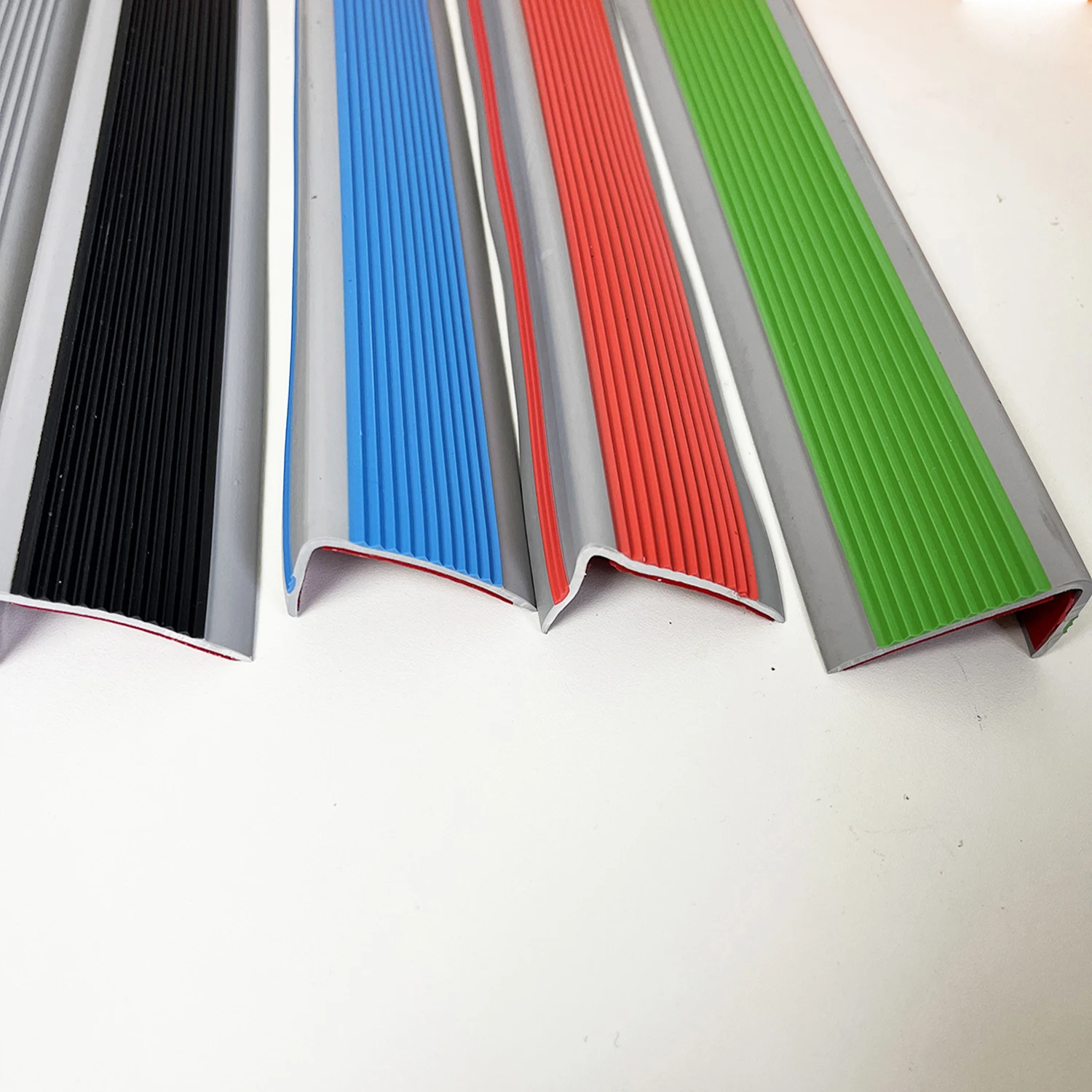 Виниловый самоклеящийся протектор края