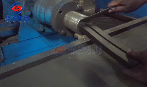 EXTRUDER MACHINE  (5)