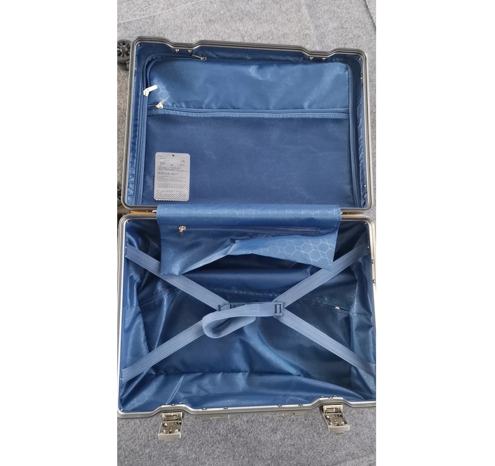 
Customized PC hard New Mold Trolley Case hard shell Cabin travel suitcase luggage set trolley Bag Aluminum Frame Luggage 