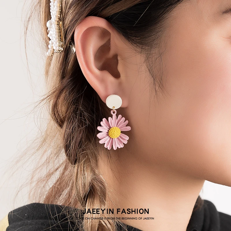 Fashion Color Rose Pink Daisy Flower Stud Earring Boho Jewelry Women Matte Rubber New Craft Flower Lightweight Earrings