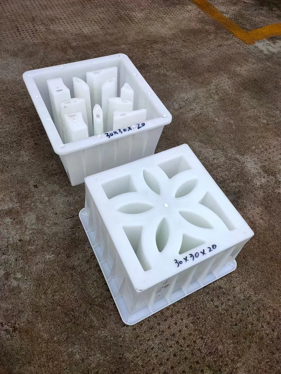 2022 New Design Precast Garden Concrete Breeze Block Ventilation Window Mold  Decoration Fence Back Ground Wall Molds