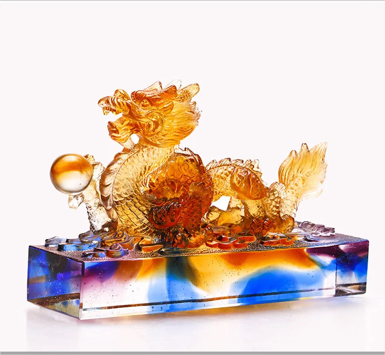 Декоративные изделия из стекла и дракона