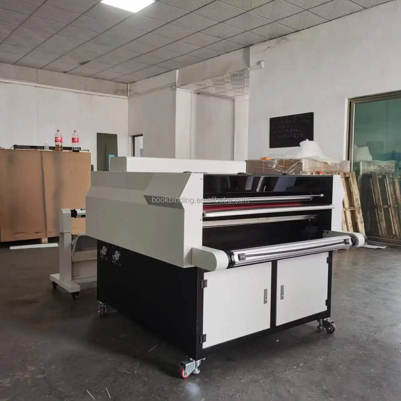 Fast Speed Automatic UV Photo Lamination Coating Machine for Paper Home Use with New Motor Bearing Pump PLC Components