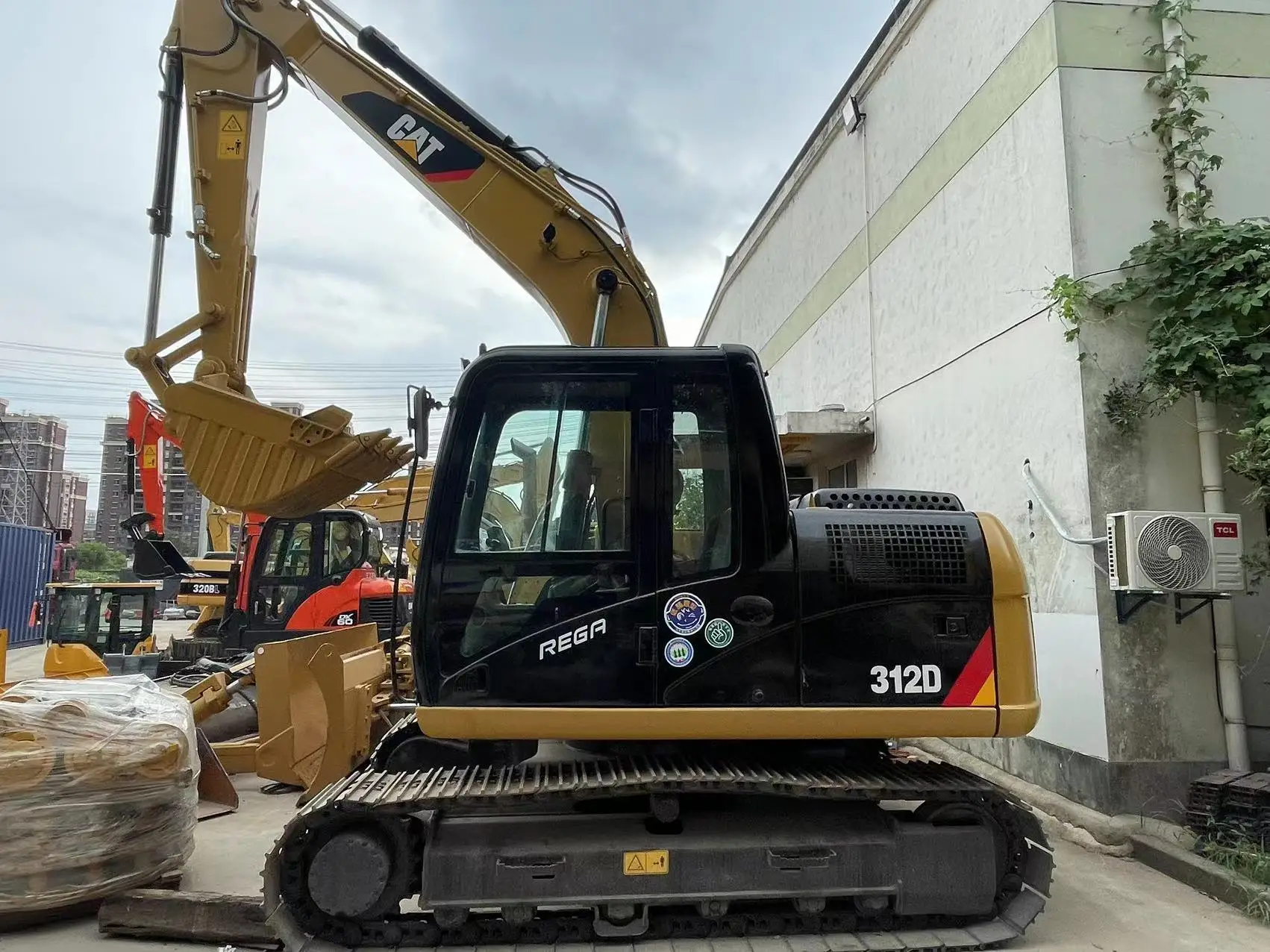 Used Cat 312D mini excavator /made in japan in good condition