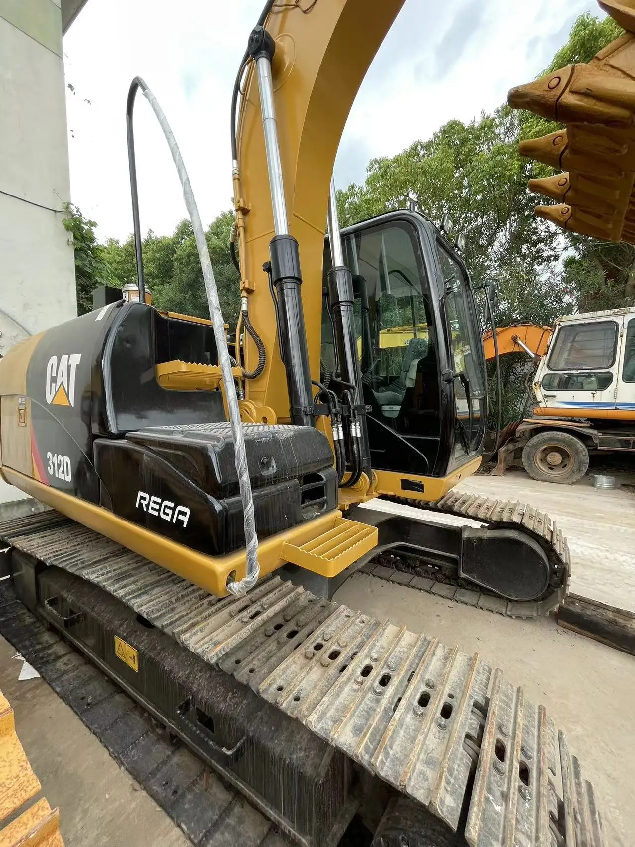 Used Cat 312D mini excavator /made in japan in good condition
