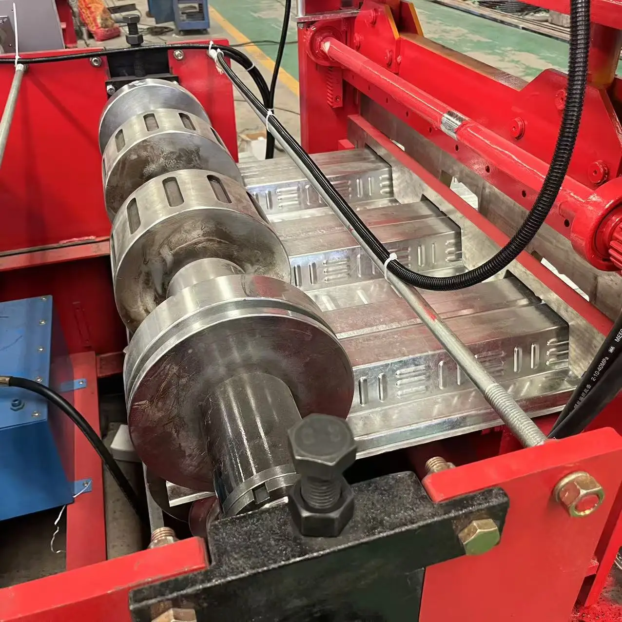 High speed floor decking roll forming machine