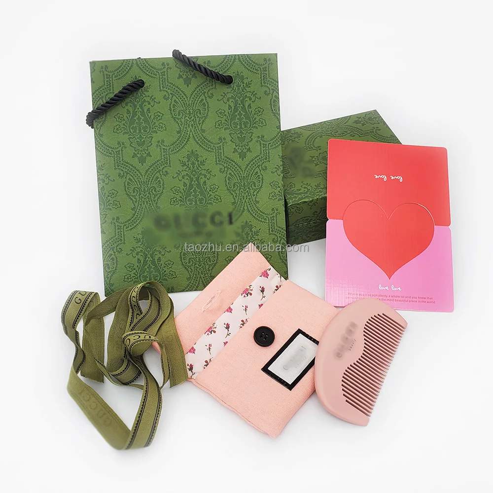 gift-pack-with-ribbon