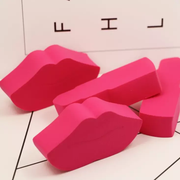 Yalina 2024 Wholesale lip shape multi-function cosmetics blender makeup sponge makeup powder puff