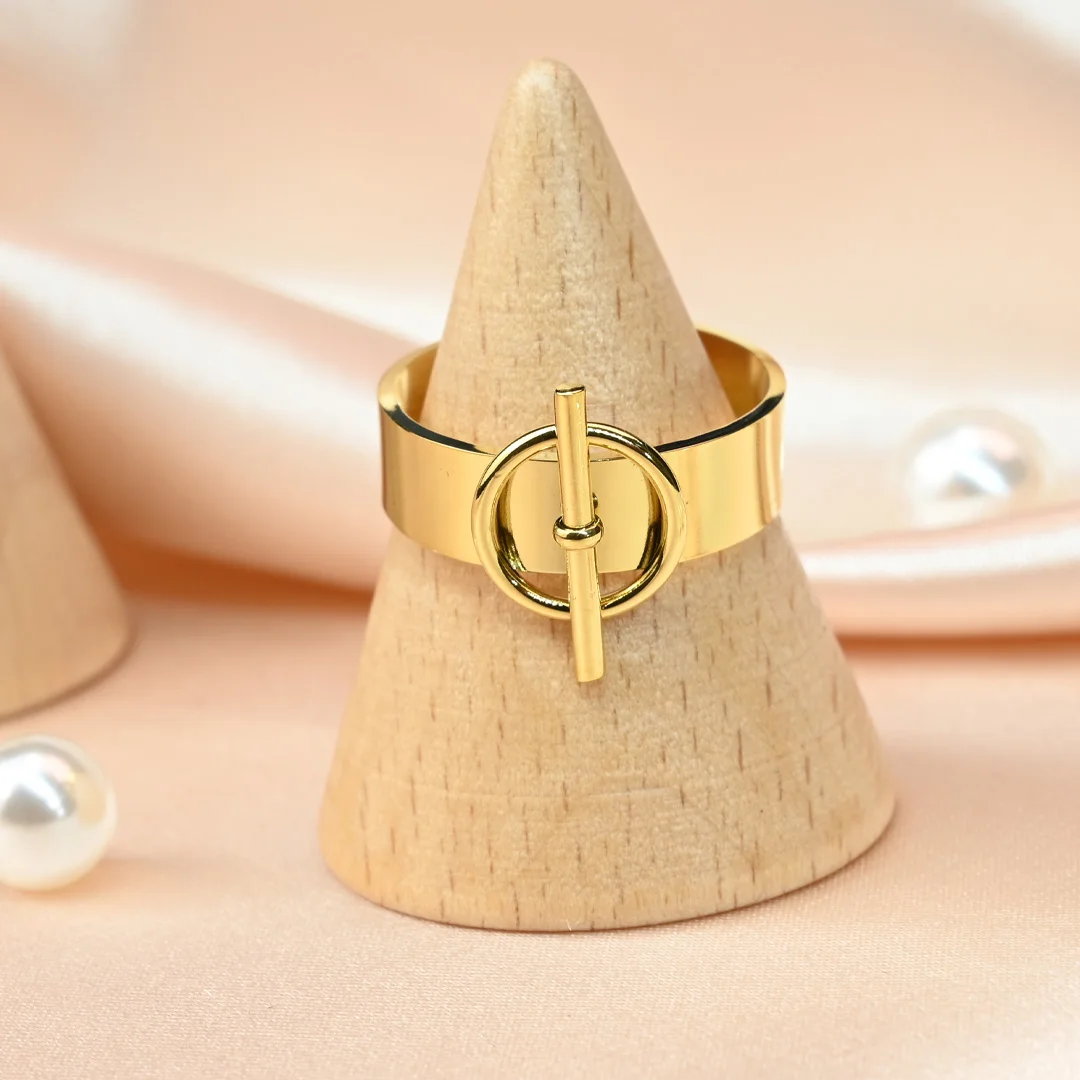 Wholesale Custom Fashion Exquisite Stainless Steel Ladies Ring Manufacturer 18K Gold Plated Clock Design woman Bijoux