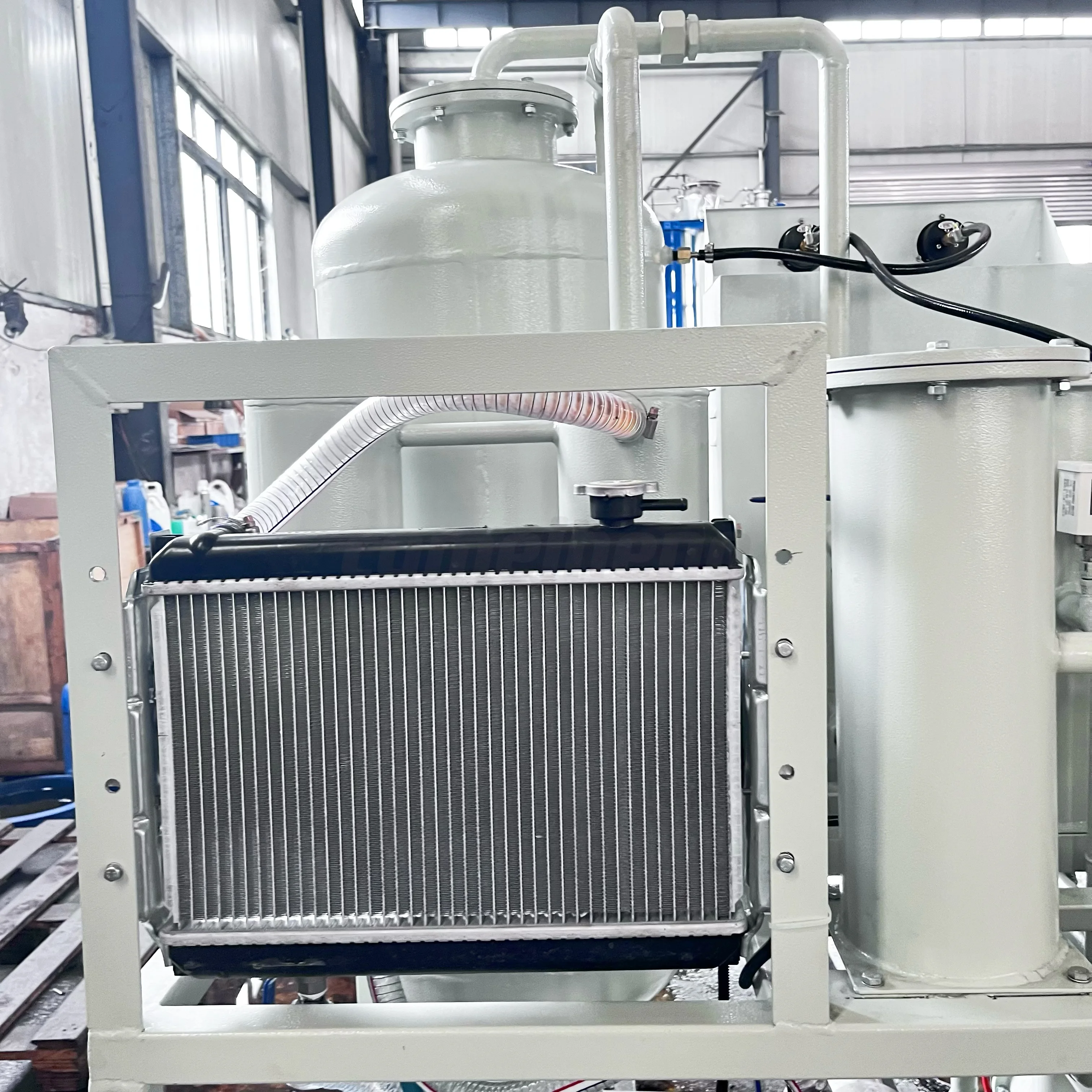 Oil filter for oil recovery and removal of impurities