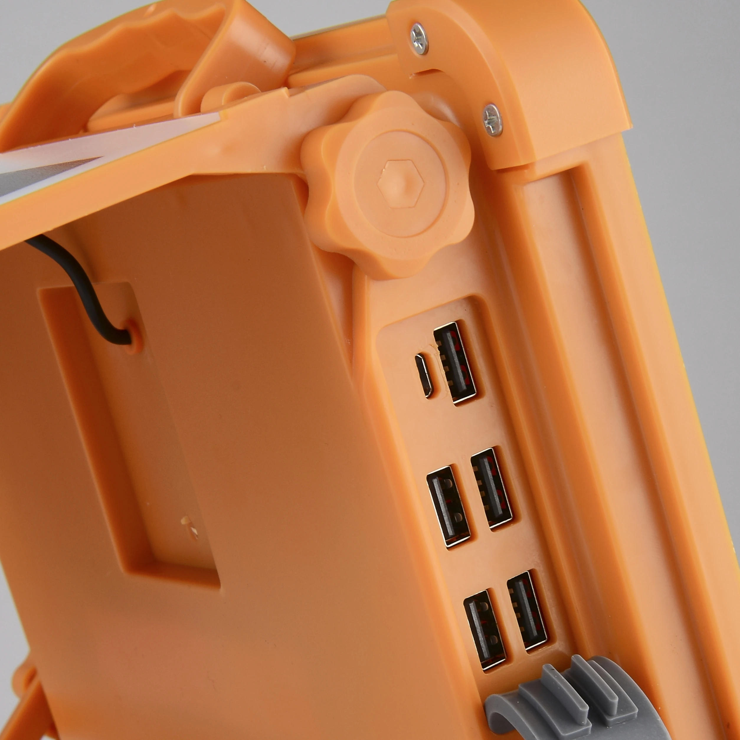 Solar outdoor portable lamp