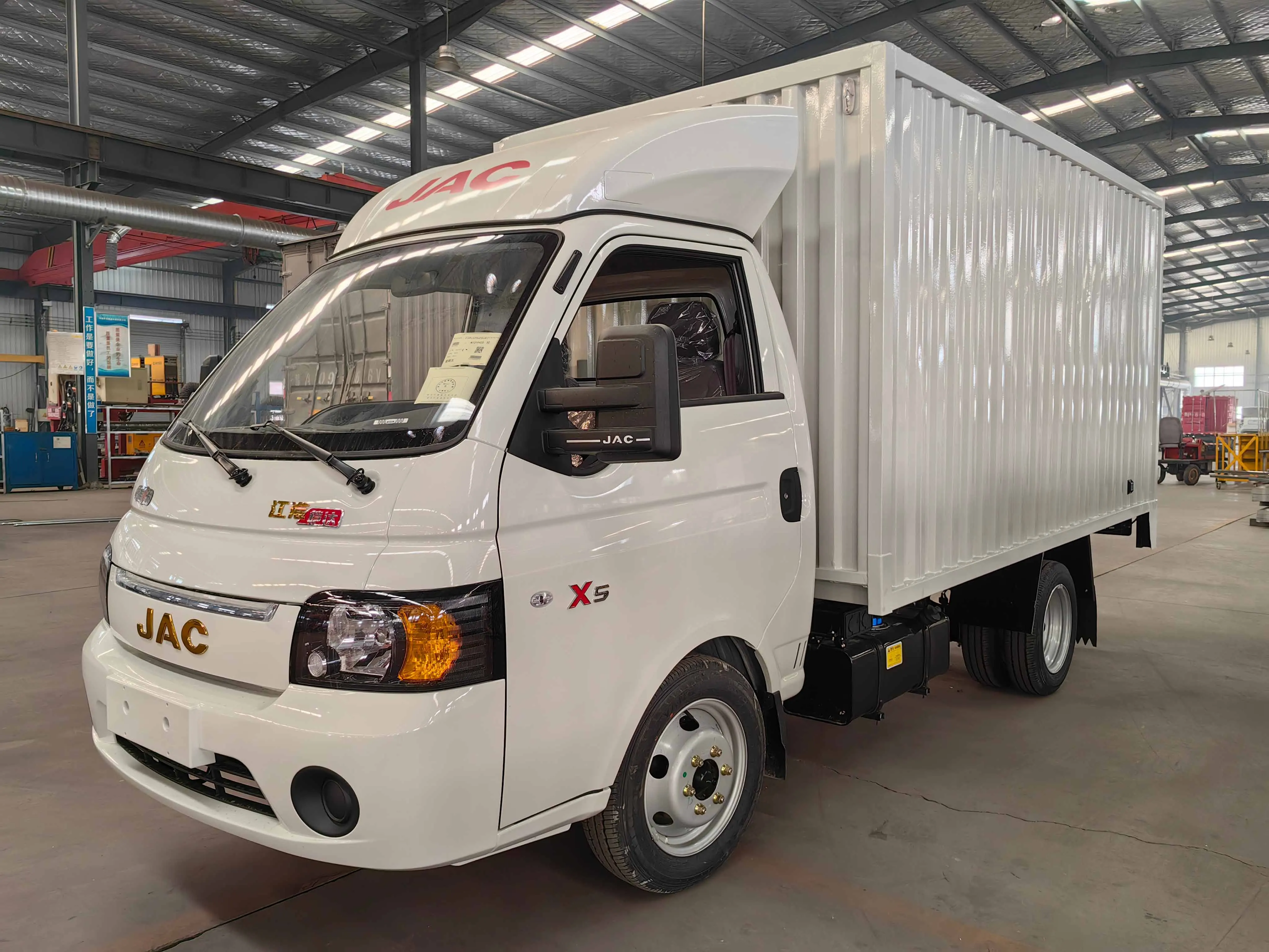2ton container BOX CARGO TRUCK