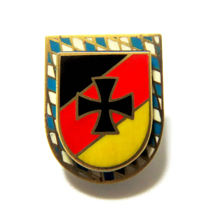 Wholesale pin black draw crown brooch Factory Custom High Quality badge pin