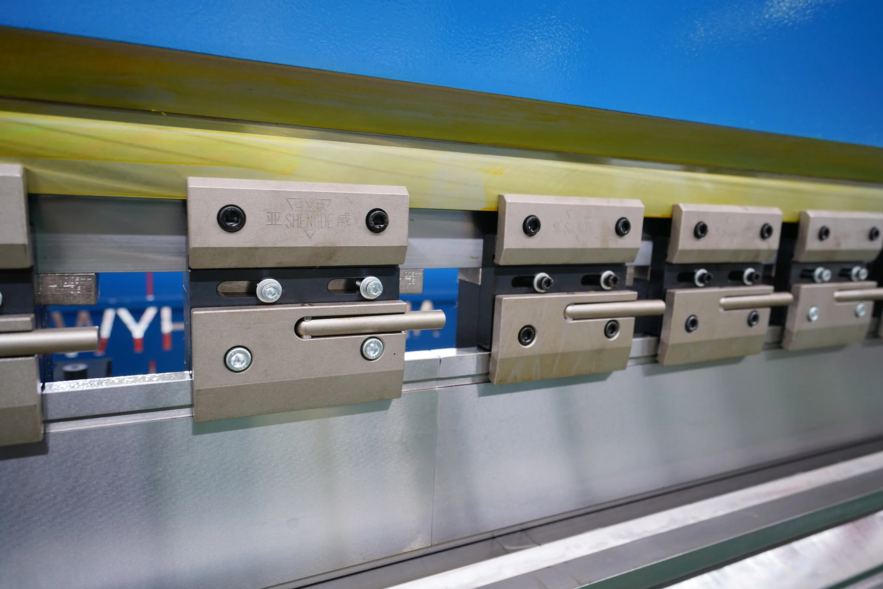 YWTP-800T/8200 CNC Octagonal Pole Press Brake in Tandem