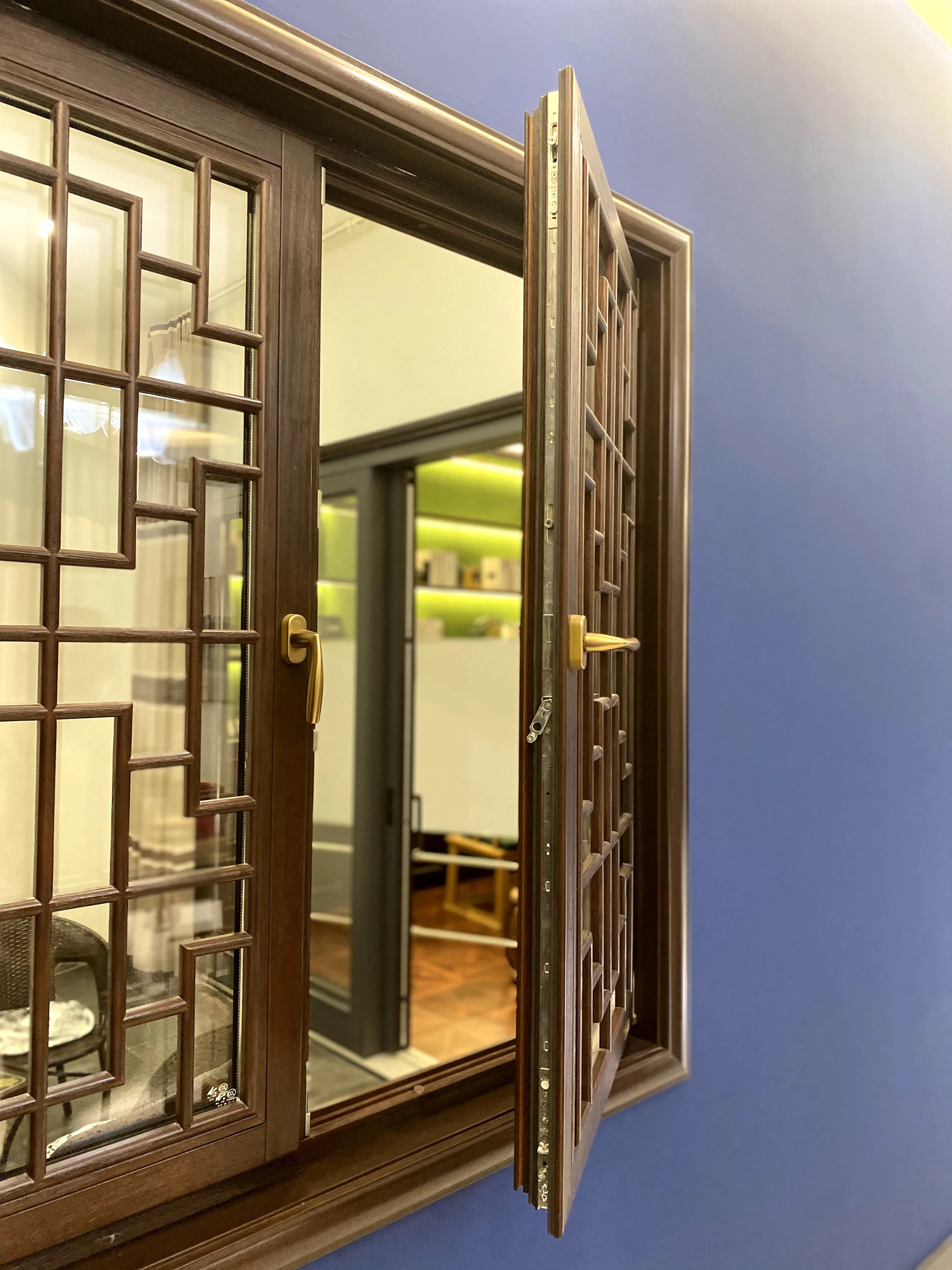 Chinese Style Tilt And Turn Aluminum Clad Solid Pine Aluminium Wood Windows