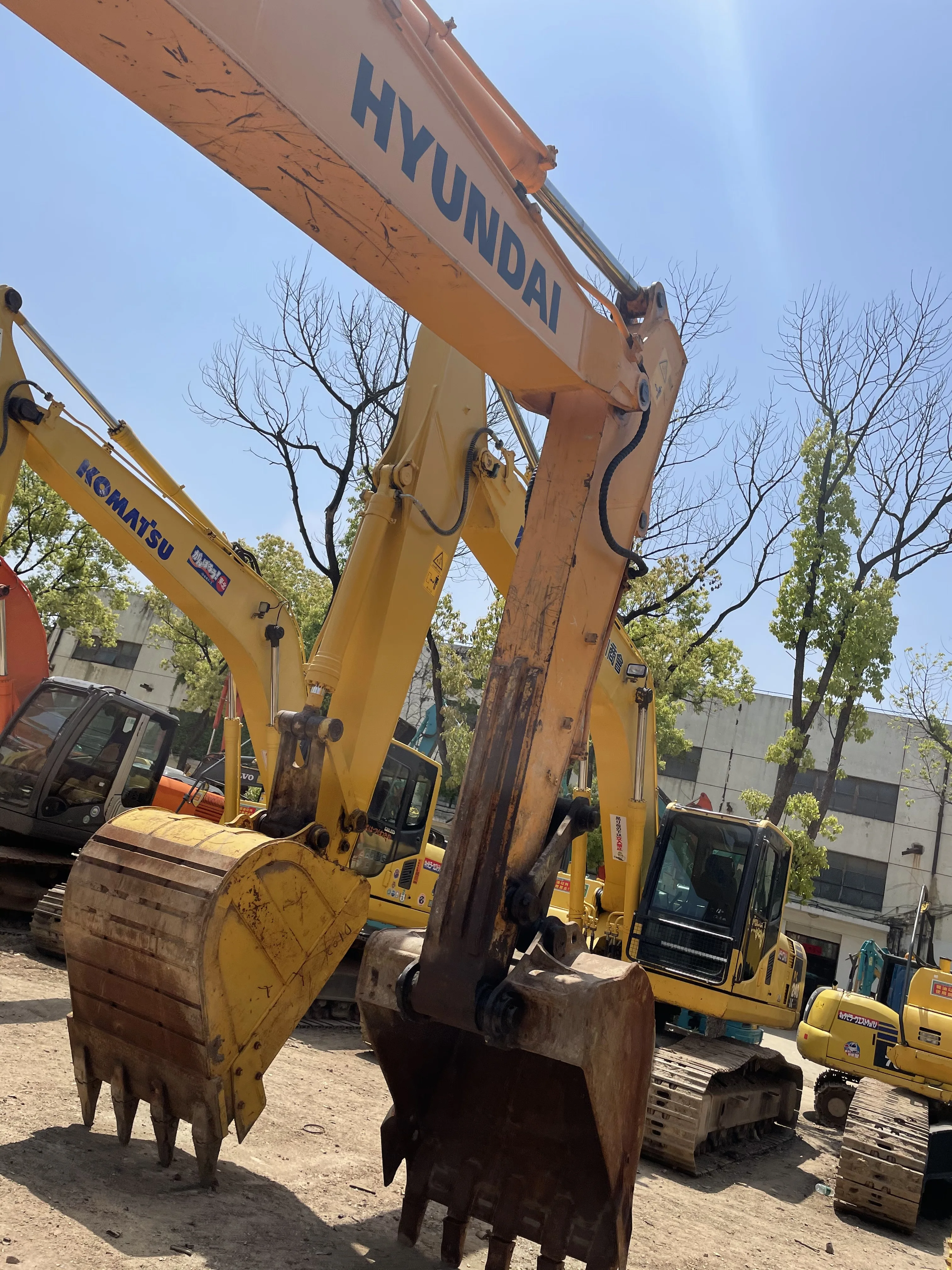 Used crawler backhoe excavators HYUNDAI R215 for sale R210W-9 R130W R485LC-9 good condition low hours cheap for sale