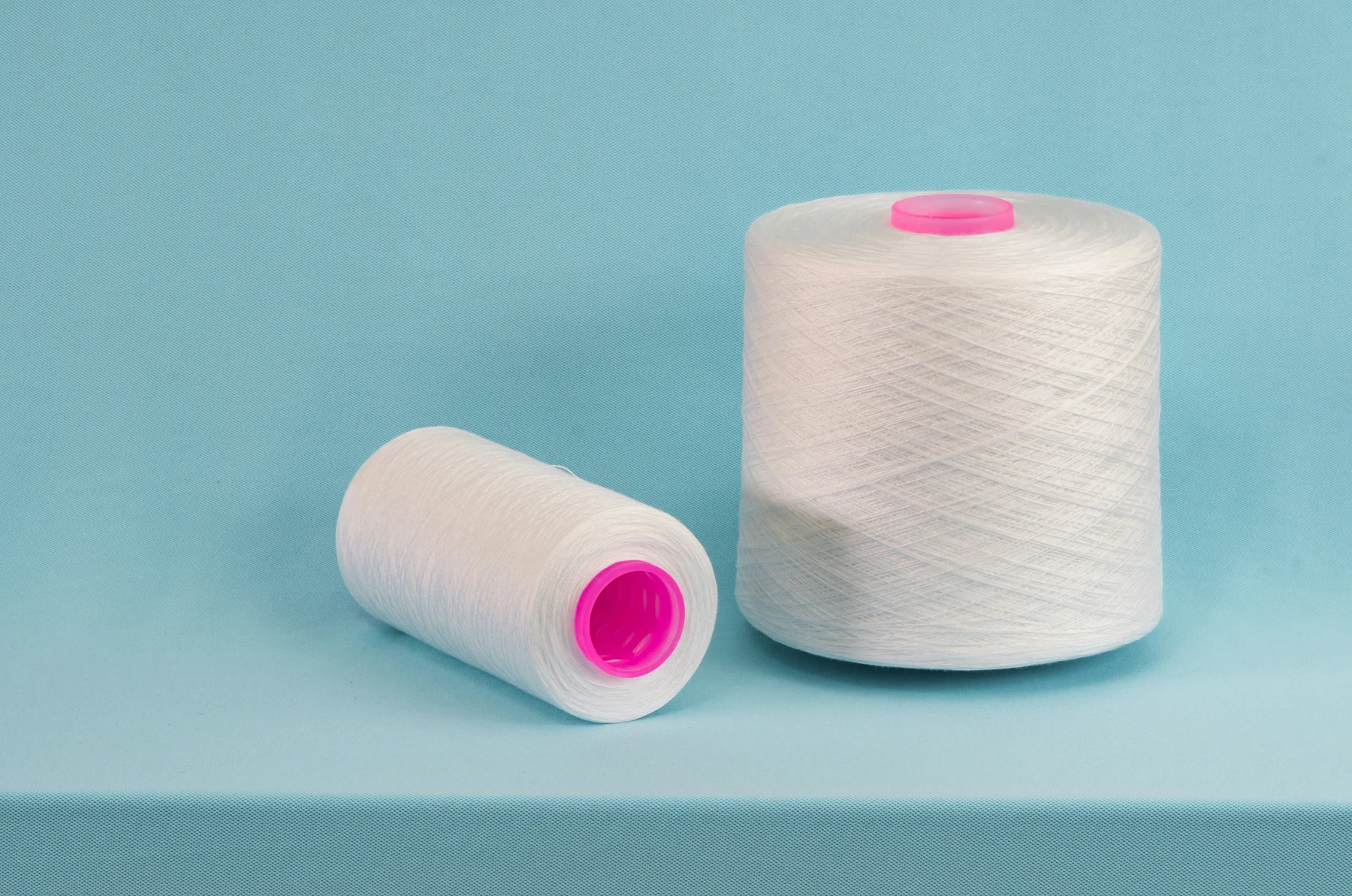 Чистый полиэстер сырой белый швейная нить для швейной одежды