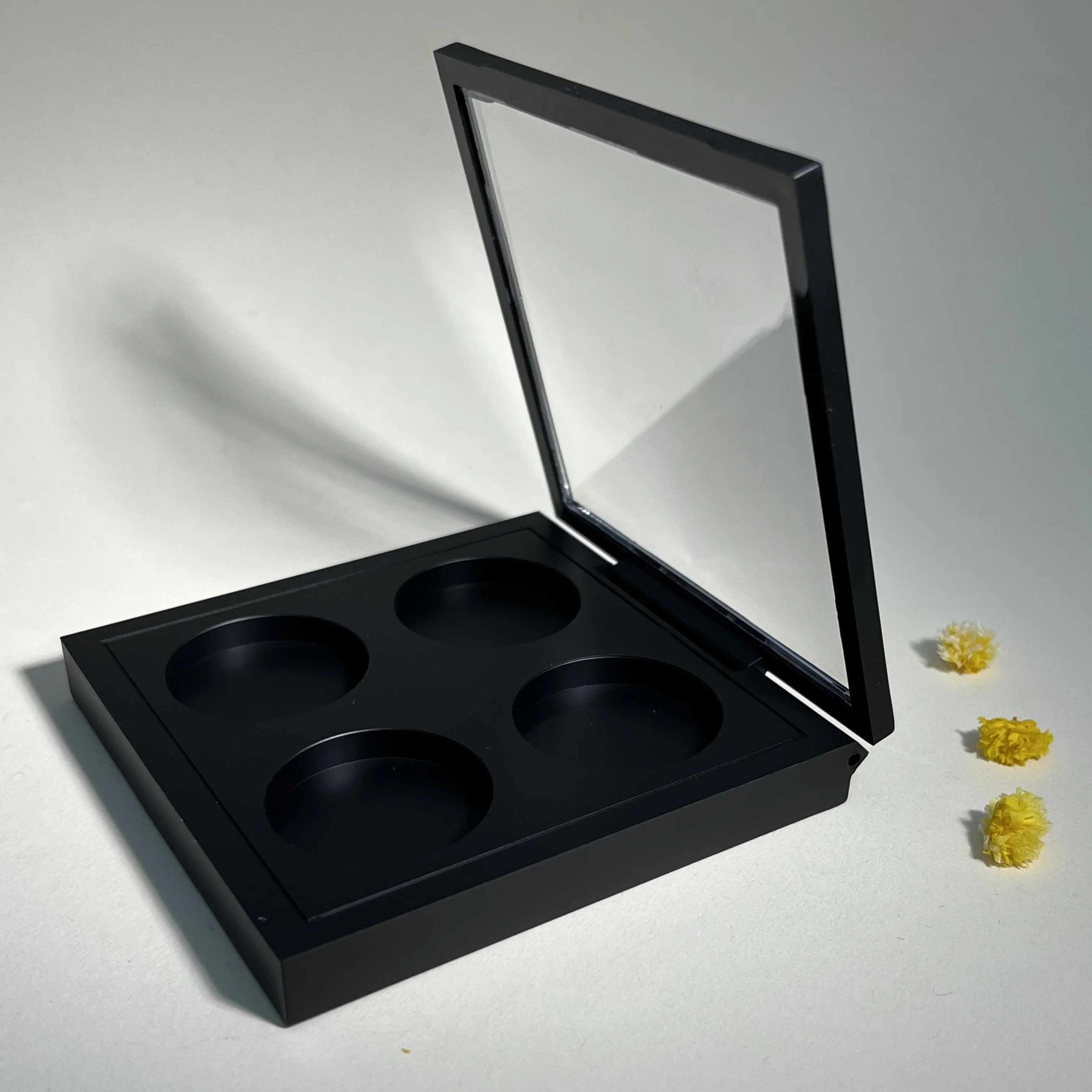 Matte Black 4 Colors Eyeshadow Pallet Magnatic Eye Shadow Compact Makeup Eyeshadow Palette with Clear Window