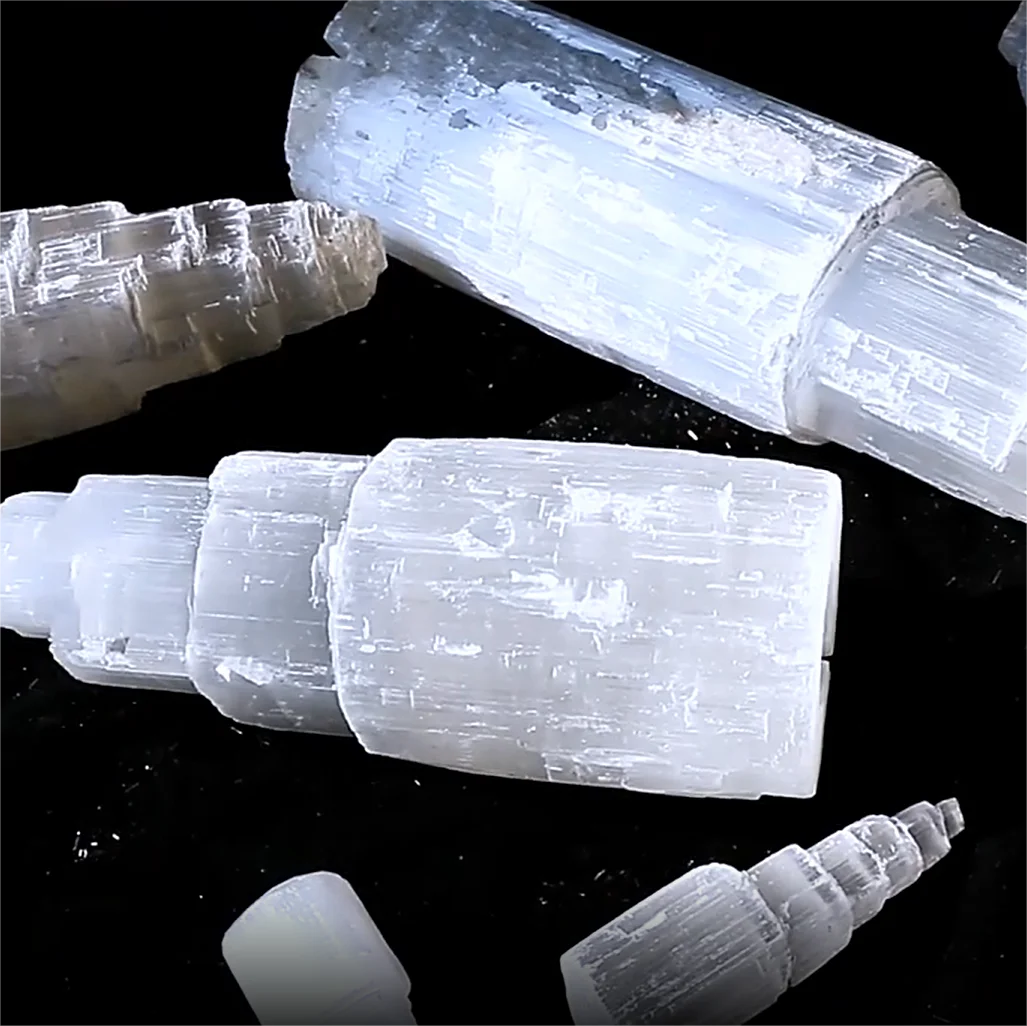 Wholesale crystal stone raw Healing geode stone Selenite Tower Lamps crystal statue 6-40cm for Home Decoration