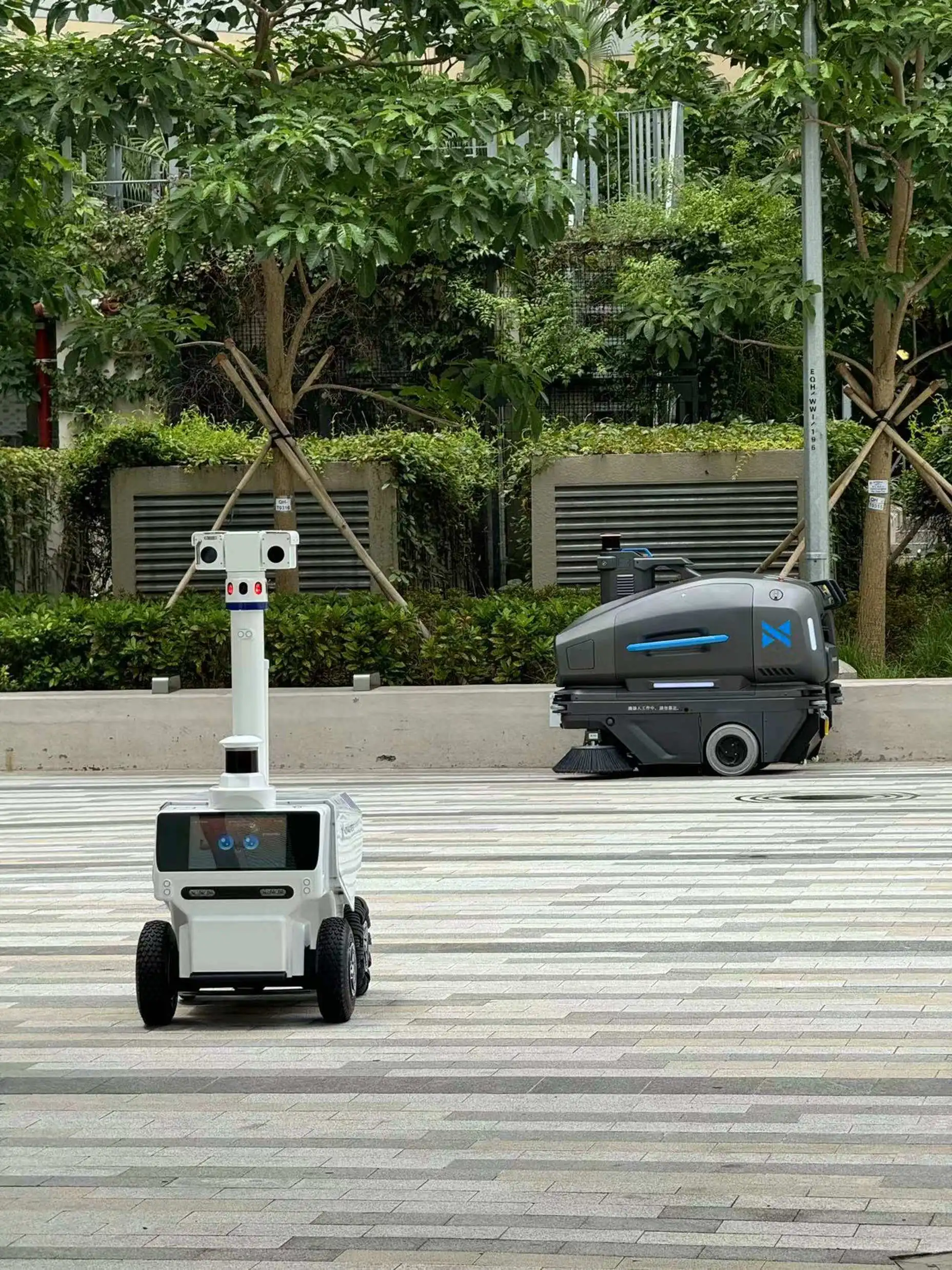 Custom Autonomous Navigation Outdoor Patrol Security Surveillance Robot Intelligent