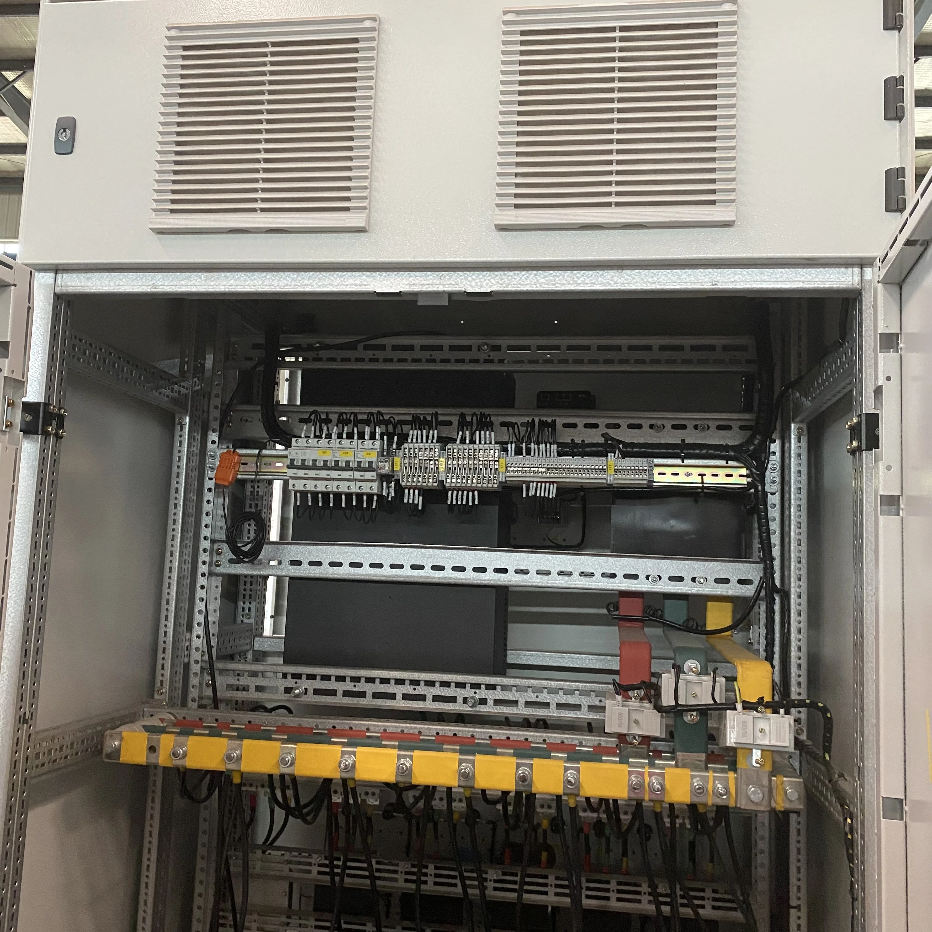 Низкая цена, индивидуальный низковольтный полный шкаф управления, электрический шкаф распределения питания