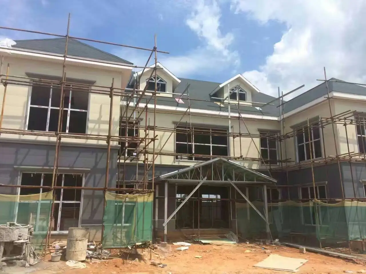 Mgo floor  board is an ideal choice for high density, strong load bearing, suitable for a variety of floor engineering needs.