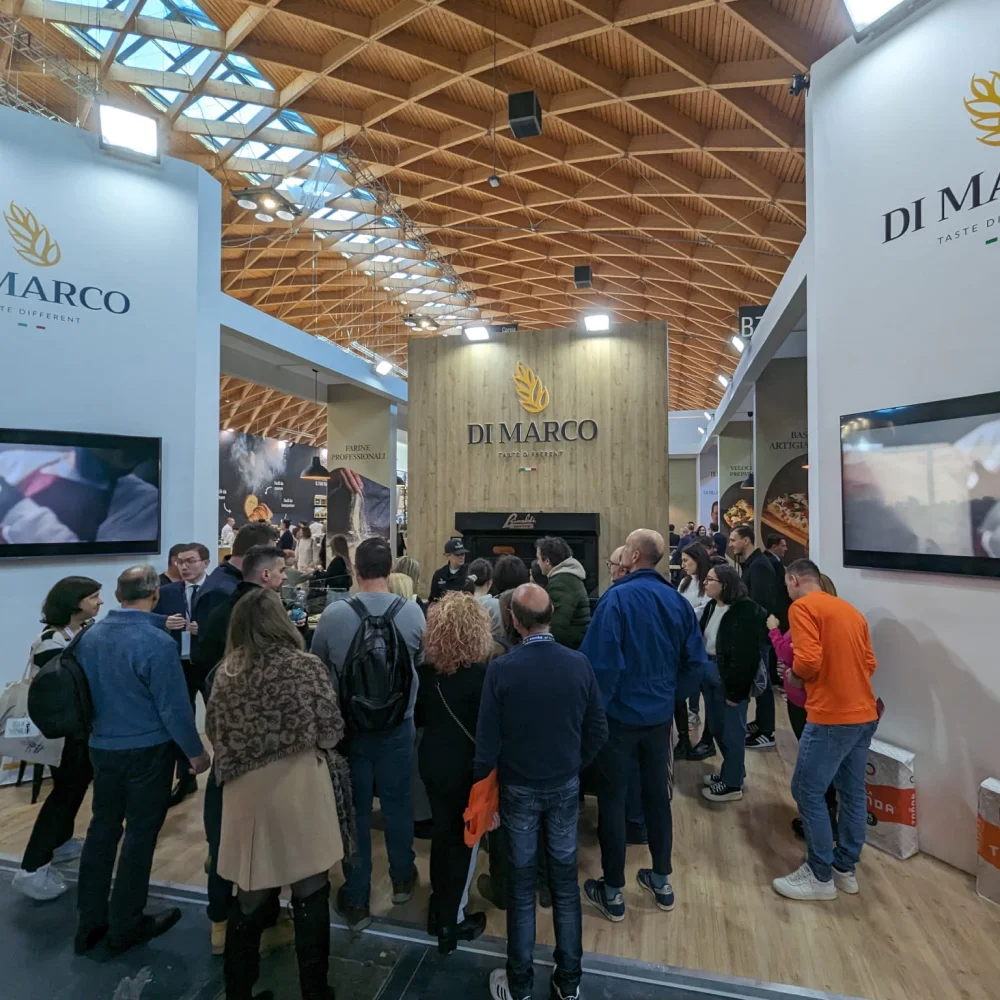 Made in Italy Foodservice Frozen Pinsa Romanda Calzone Crunchy Crust with wheat flour ideal for salty snack 120 g