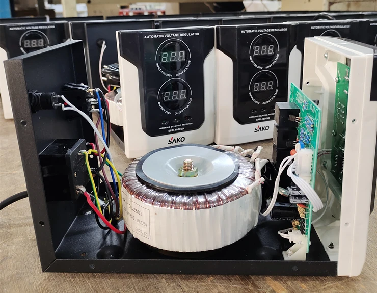Single Phase auto voltage stabilizer 1000VA AC Factory Price for home 220V automatic voltage regulator