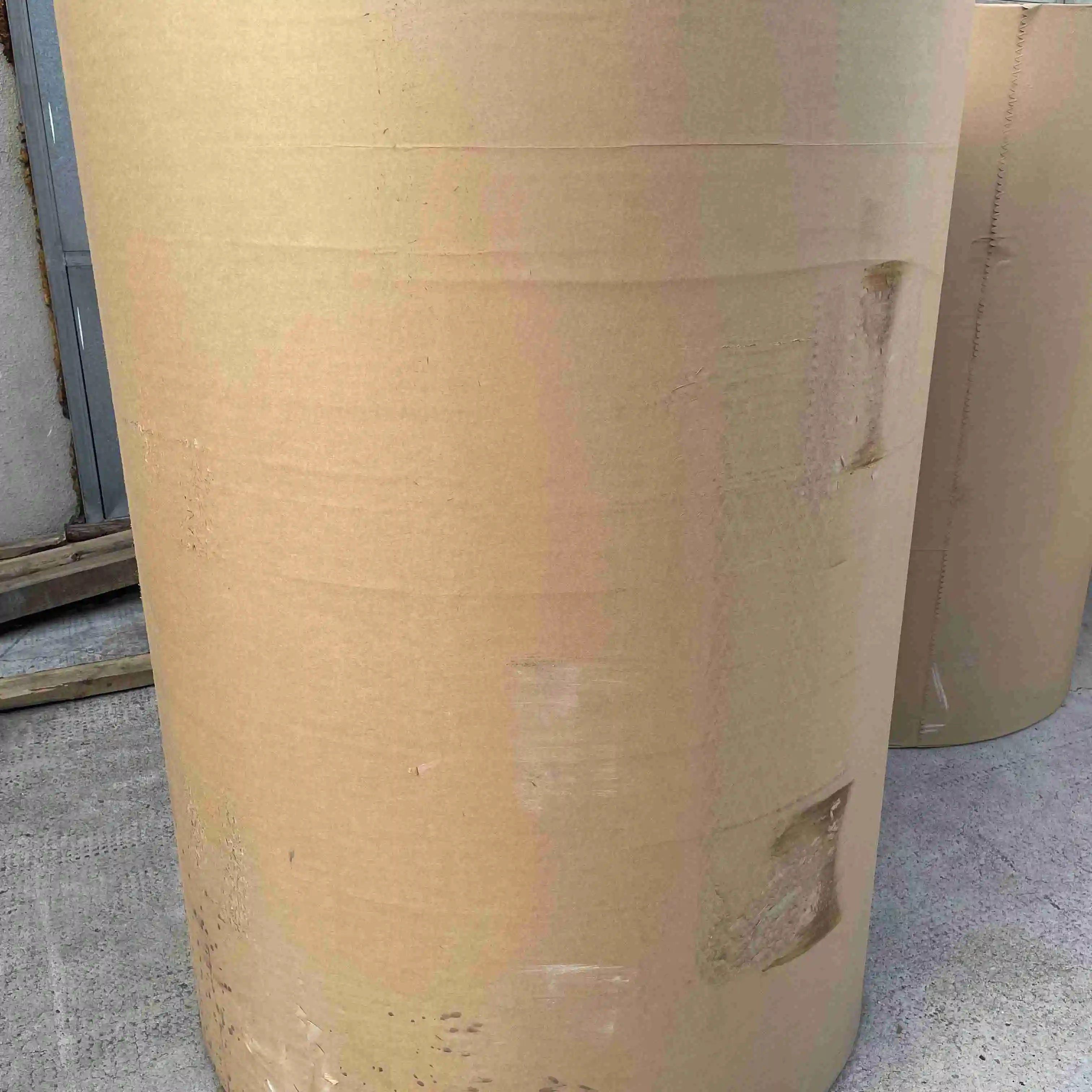 Рулоны Высококачественная перерабатываемая коричневая крафт-бумага хорошее истирание