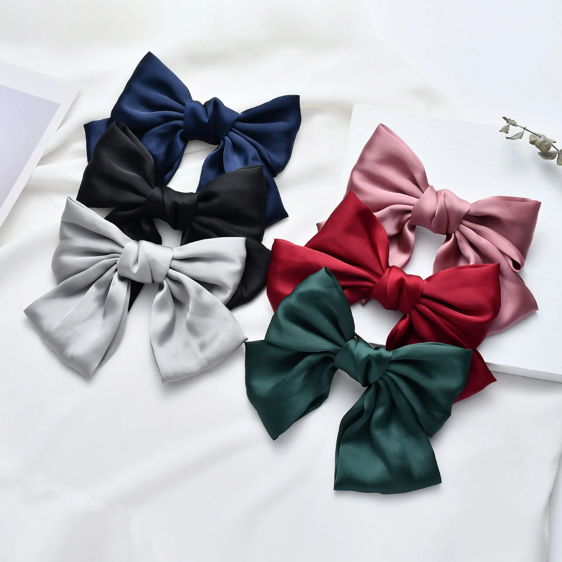 Oversized Bow Hair Accessories Fashion Satin Ribbon Hairpins Big Bow Hairpins Women Girls Satin Ladies Hairpins Cute