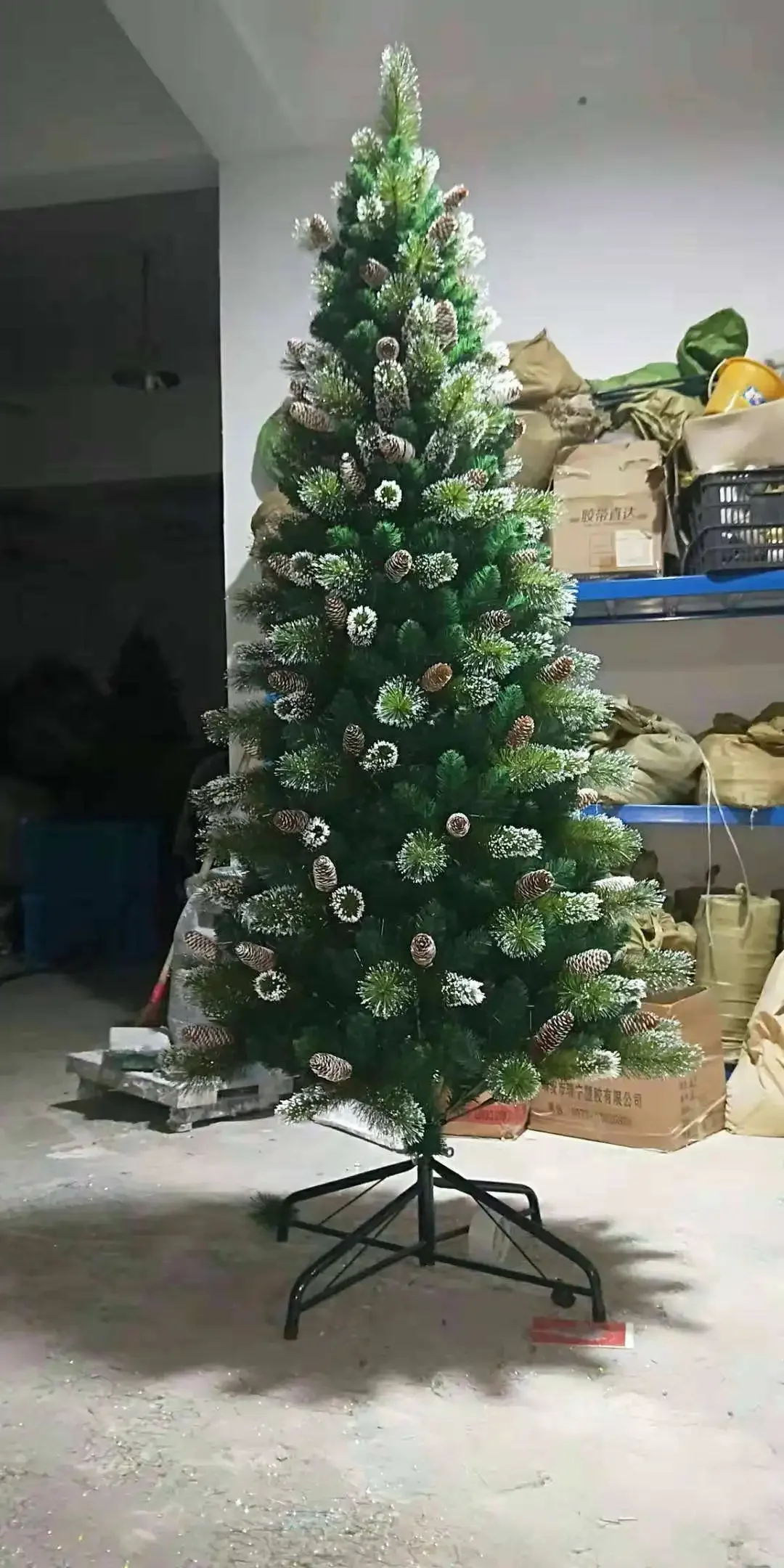 Explosive Models Super Ultra Realistic Style Green Artificial Spruce Pe Christmas Tree For Christmas Decoration