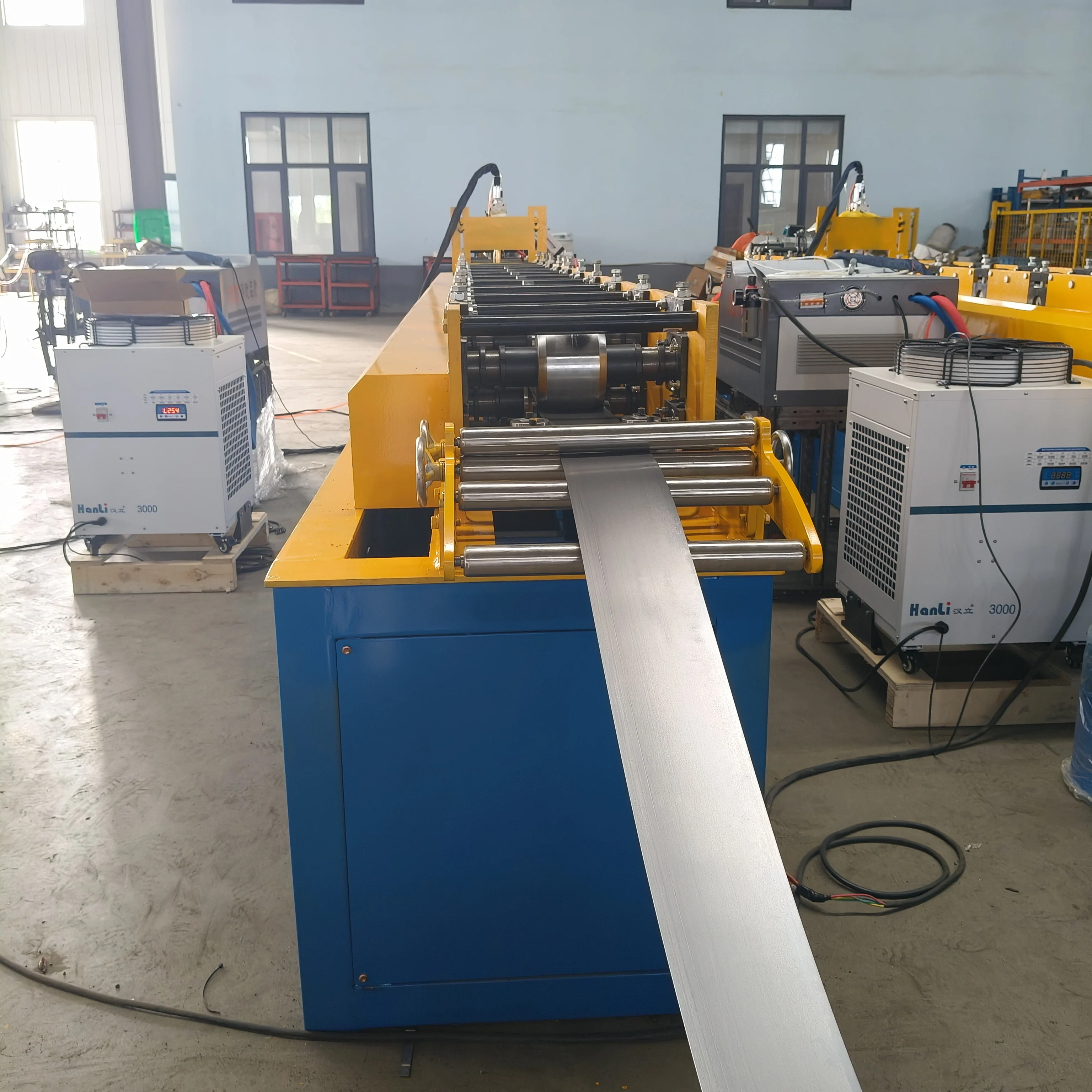 China pipe machine full automatic metal tube cutting machine
