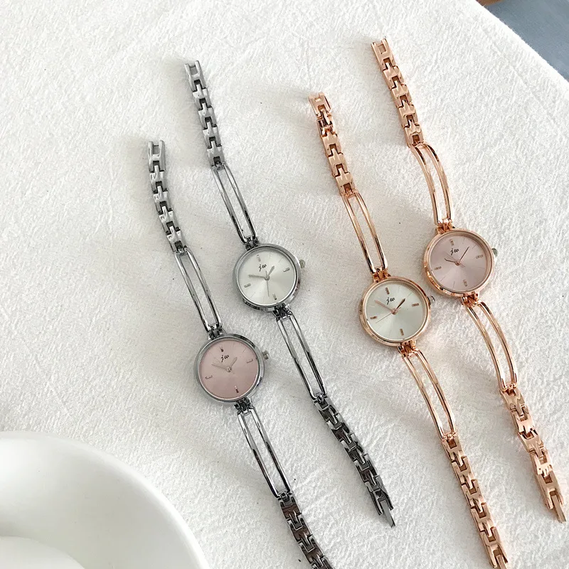 Minimalist Retro Smart Watch Bracelet for Girls One-piece Chain Quartz Watch Bracelet Wholesale