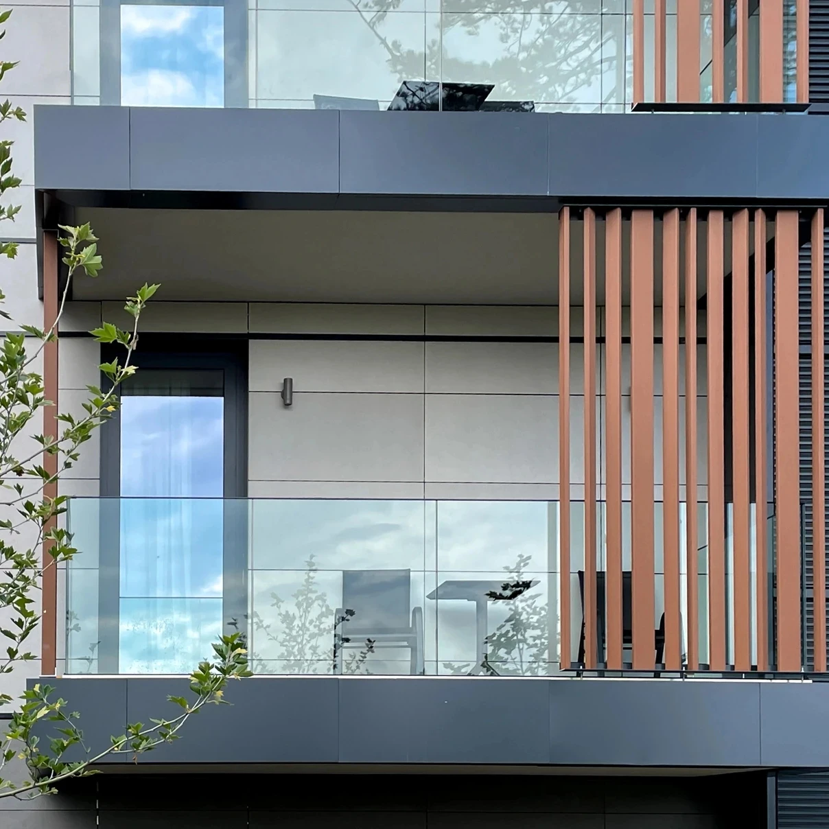 High Quality Exquisite Customized  U-shaped Aluminum Alloy Glass Railing SGCC for Villa From Foshan Factory