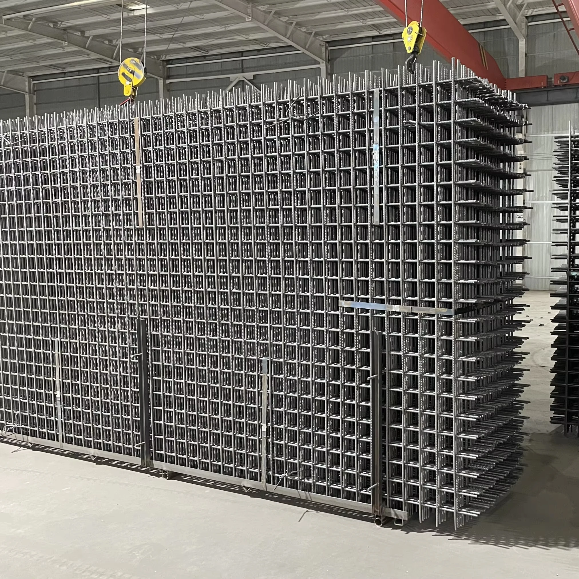 Производство Xianteng HRB355 HRB400 HRB500 горячекатаный низкоуглеродистый ребристый железный стержень TMT стальная арматура/горячекатаная сетка