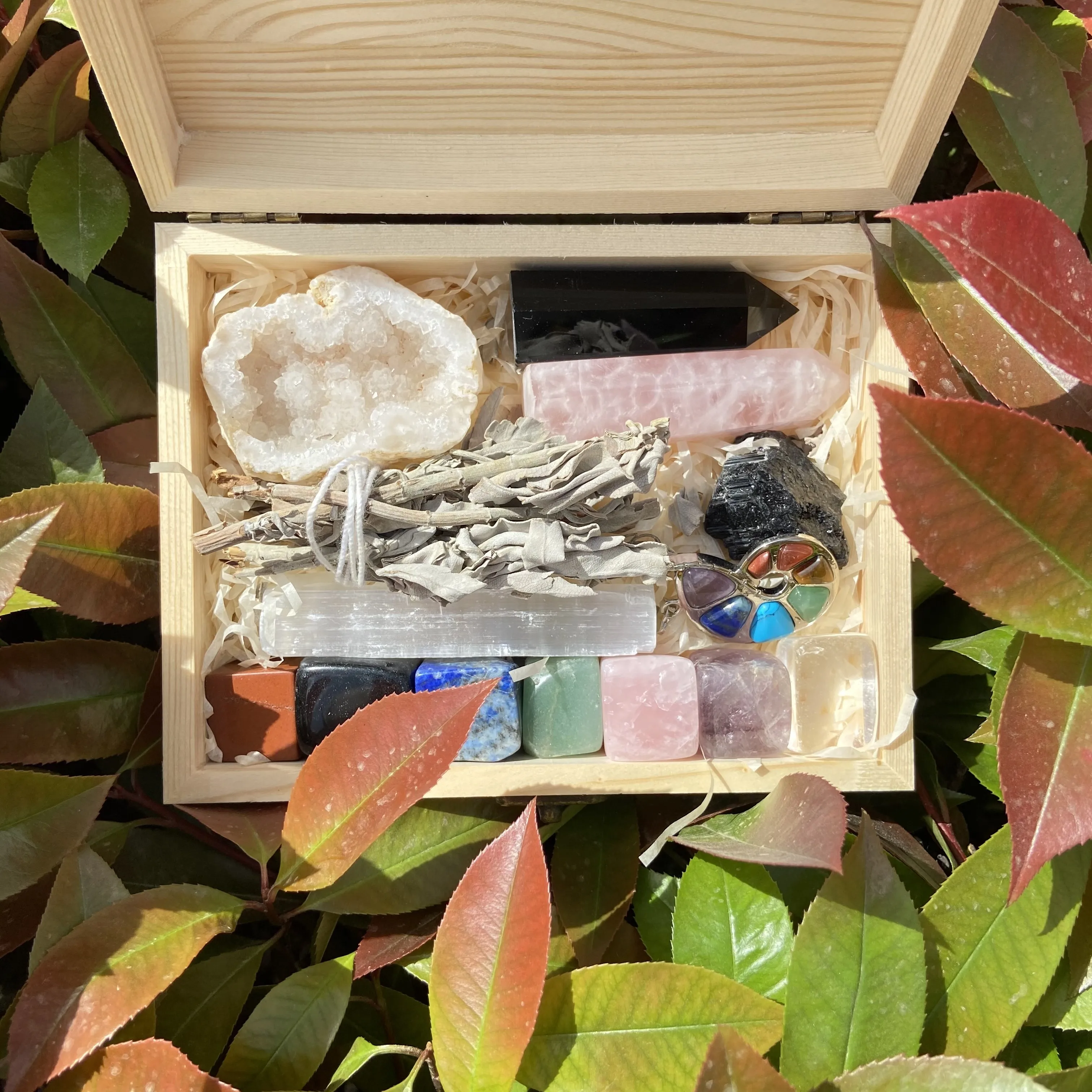 
Натуральный камень КИТ, розовый кварц, аметист, семь чакр, лечебный кристалл, набор, подарочная коробка 