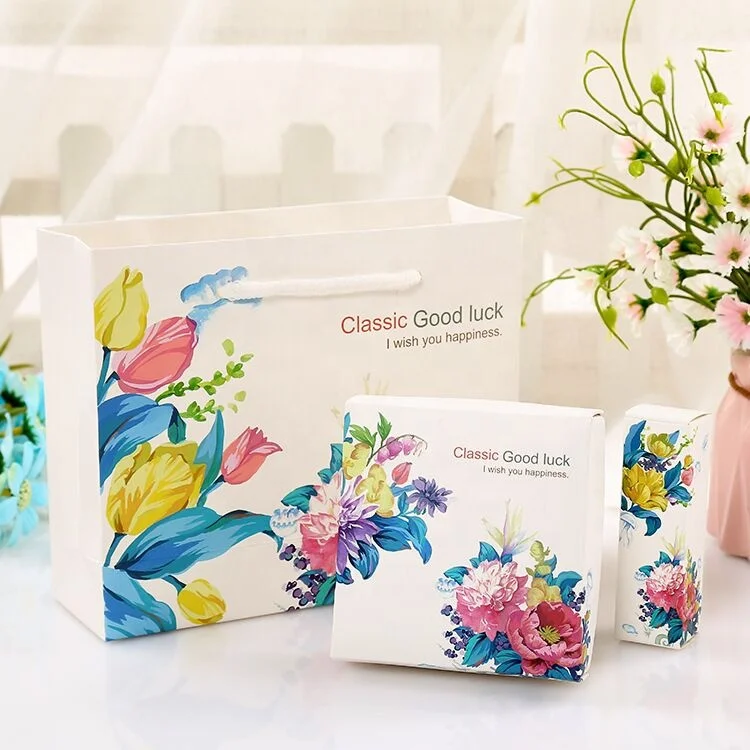 Wholesale custom printed luxury shopping gift paper bag with handle