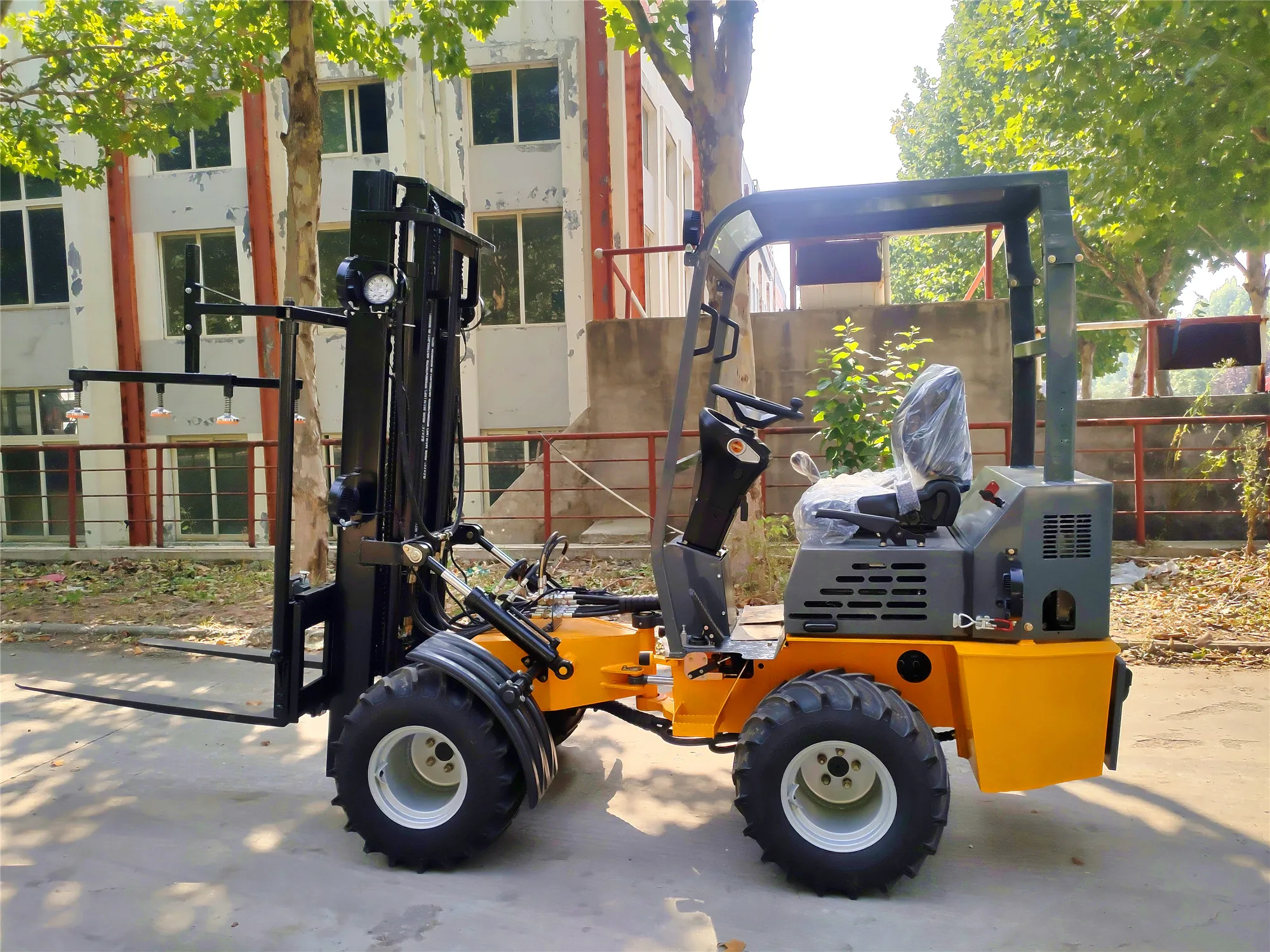 Chinese Mini Articulated Beekeeper Forklift Beehive Handling Multifunction Price